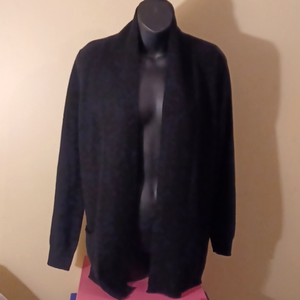 Indulge  Cashmere, NWOT! Black cardigan ,two front pockets. Sz.S